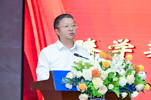 校长吴华安讲话。校方供图