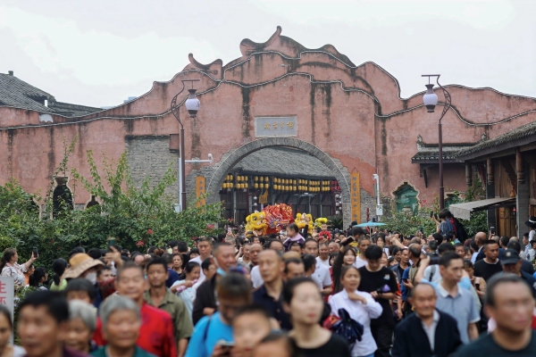 安陶小鎮游人如織。榮昌區委宣傳部供圖
