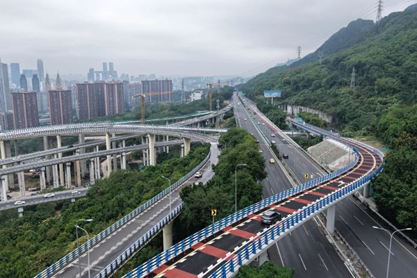 匝道8線通車。郭旭攝