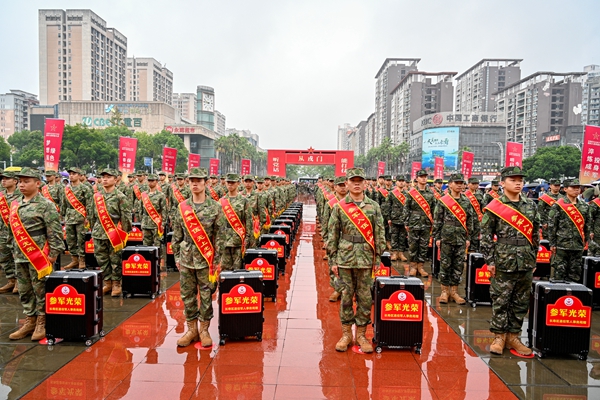 長壽區2026年下半年新兵入伍歡送大會現場。長壽區委宣傳部供圖