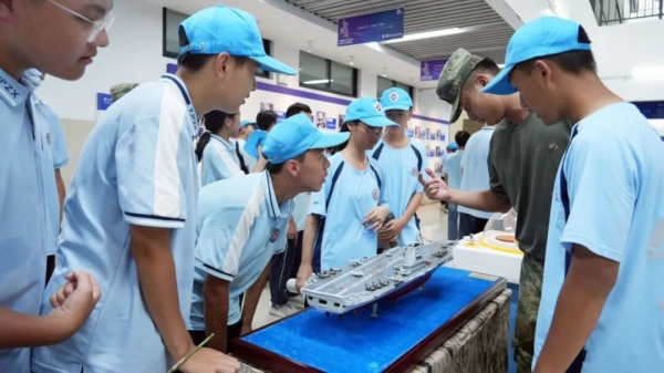 重慶市楊家坪中學‌開展國防教育活動。曹鳴鷗攝