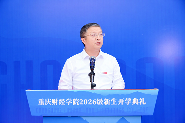 校長吳華安寄語新生。校方供圖
