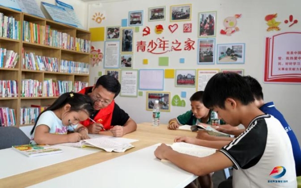 留守兒童參加青少年家庭教育互助會活動。豐都縣融媒體中心供圖