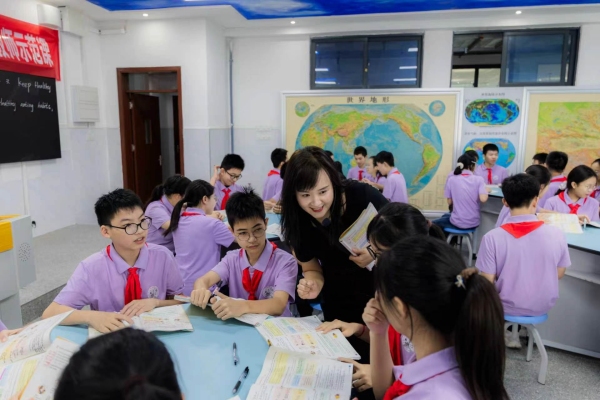 巴蜀中学派驻骨干教师在永川中学文昌校区上教学示范课。永川区委宣传部供图