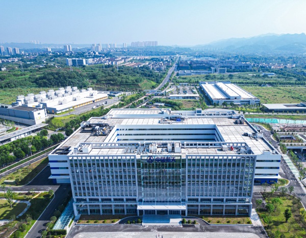 九龙新城建设热火朝天。九龙坡区融媒体中心供图