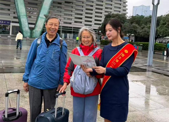 开展反假货币宣传活动。恒丰银行重庆分行供图