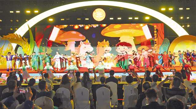 9月21日，2026年中国农民丰收节暨首届“巴渝新风 健舞兴村”和美乡村特色舞大赛在垫江县沙坪镇开幕。特约摄影 龚长浩/视觉重庆