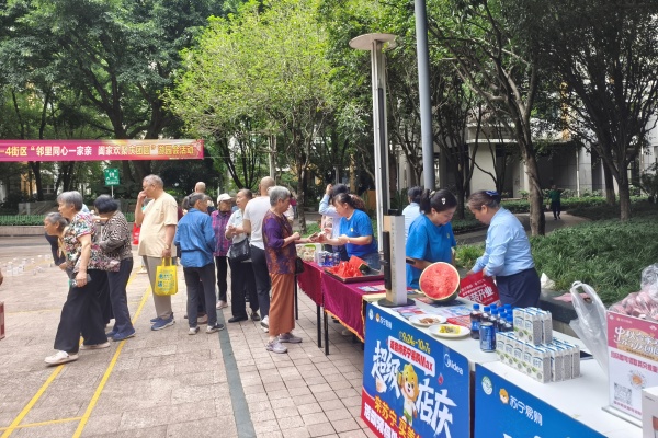 重庆苏宁易购家电焕新活动进社区。重庆苏宁易购供图
