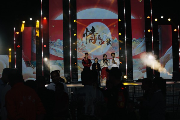 美心紅酒小鎮景區中秋主題演藝現場。景區供圖