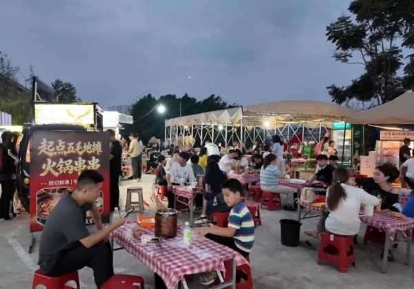 奉節夜經濟充滿煙火氣。奉節縣融媒體中心供圖