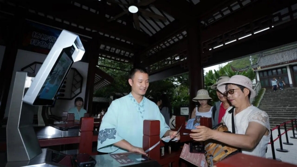 游客打卡奉節白帝城。奉節文旅委供圖