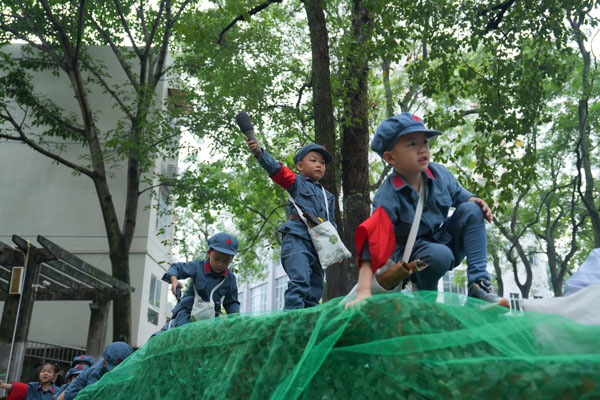 体验过草地。学校供图