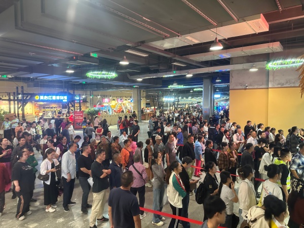 開業首日園區人頭攢動。景區供圖