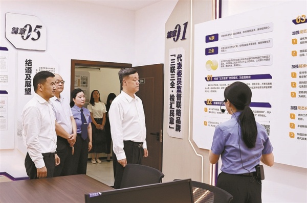 2026年5月29日，重庆市检察院党组书记、检察长顾廷海（中）在奉节县检察院调研工作。