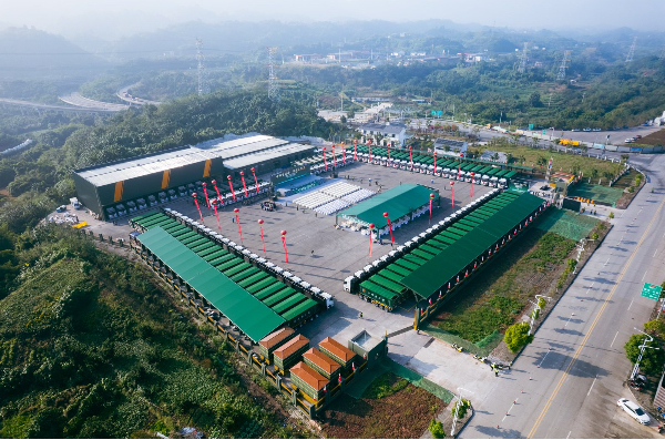 铜合高速九峰山重卡物流枢纽中心现场图。重庆总部供图