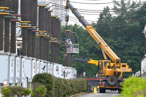 220千伏人和变电站综合改造工程有序推进