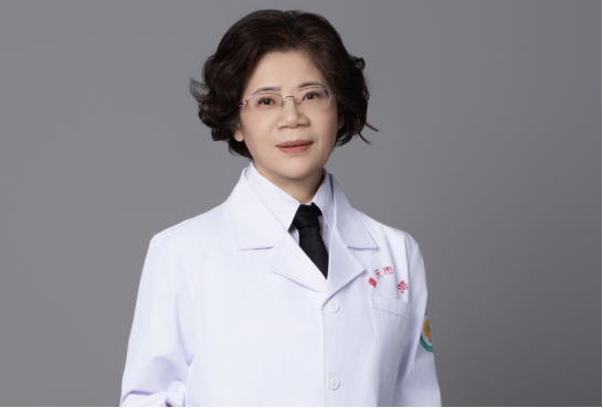 别让骨骼悄悄“变脆”！这些知识关乎你的骨健康