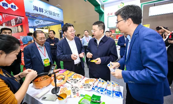 定西宽粉吸引食客驻足品尝。主办方供图
