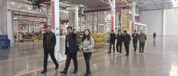 哈爾濱銀行工作人員前往三一重機（重慶）有限公司調研。哈爾濱銀行重慶分行供圖