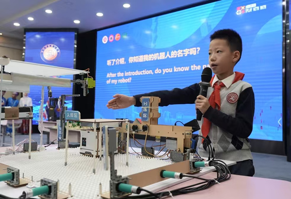 学生分享自己的获奖作品。受访单位供图