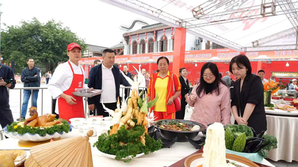 黑鸡美食节现场。铜梁区委宣传部供图